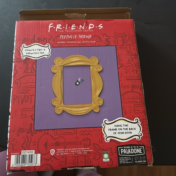 Friends picture frame for door peephole - Picture 2 of 4
